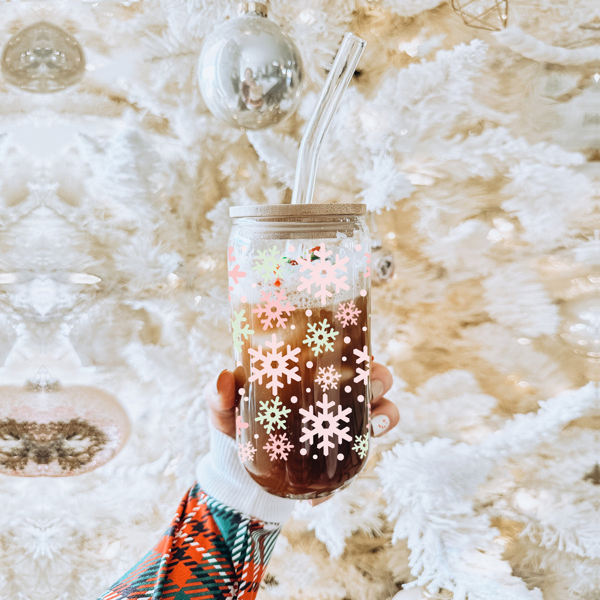 Snowflake Christmas glass cup 17oz - Pastel pink mint holiday tumbler bamboo lid glass straw - Winter festive gift
Christmas winter drinkware glass tumbler 17oz - Pastel snowflake pink mint bamboo lid - Holiday coffee cup